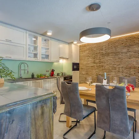 Stone Galant With Pool - Happy Apartman Brgudac