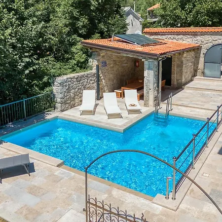 Stone Galant With Pool - Happy Apartman