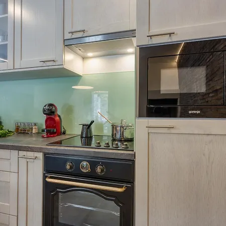 Stone Galant With Pool - Happy * Brgudac