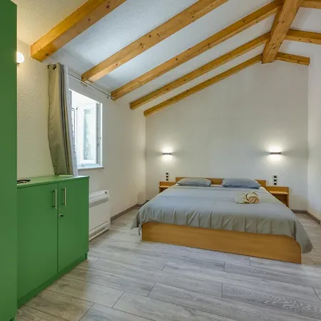 Appartamento Stone Galant With Pool - Happy