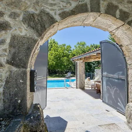 Daire Stone Galant With Pool - Happy