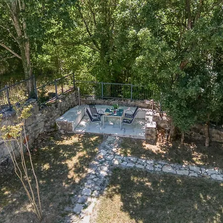 Stone Galant With Pool - Happy Daire