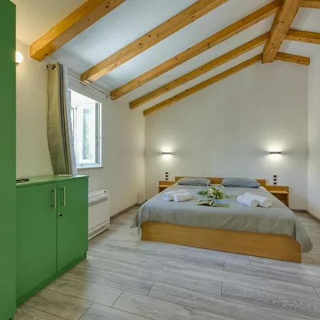 Stone Galant With Pool - Happy Apartman *