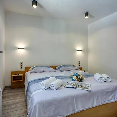 Stone Galant With Pool - Happy Apartman *