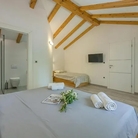 Stone Galant With Pool - Happy Apartman *