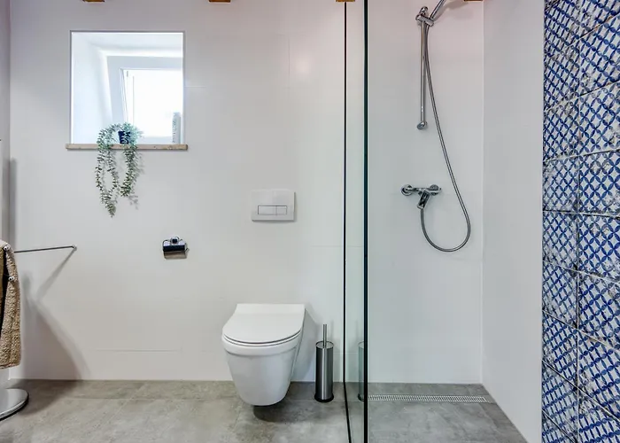 Stone Galant With Pool - Happy *