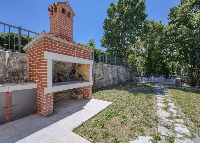 Stone Galant With Pool - Happy *