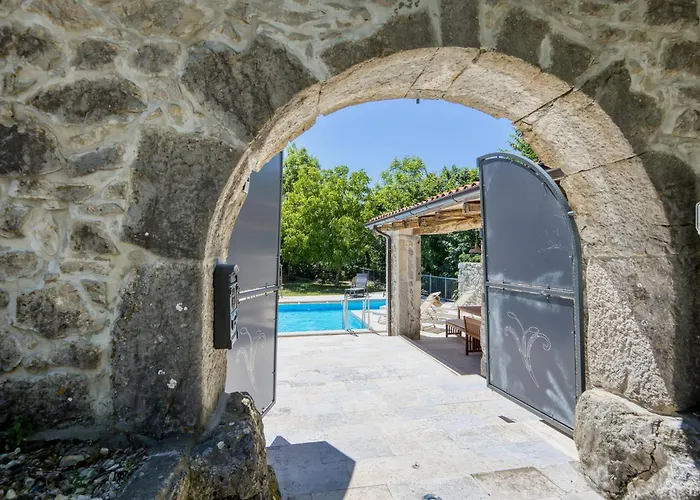 Appartamento Stone Galant With Pool - Happy