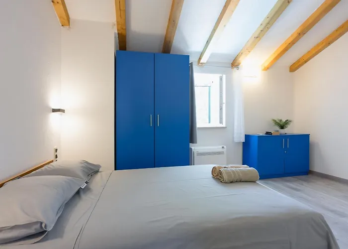 Stone Galant With Pool - Happy