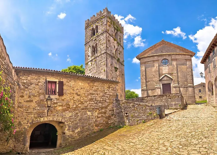 Stone Galant With Pool - Happy Brgudac